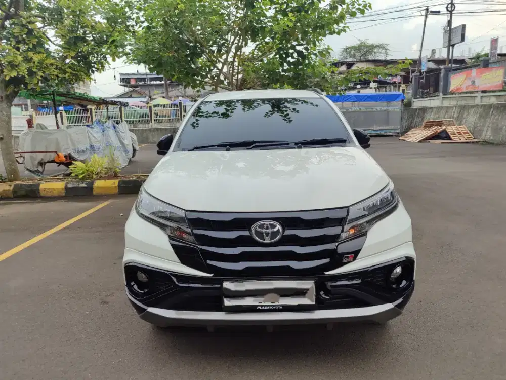Toyota Rush 1.5 GR Sport AT 2024