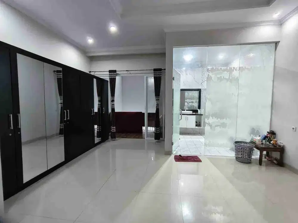 Rumah Mewah 3 Lt Taman Royal Tangerang