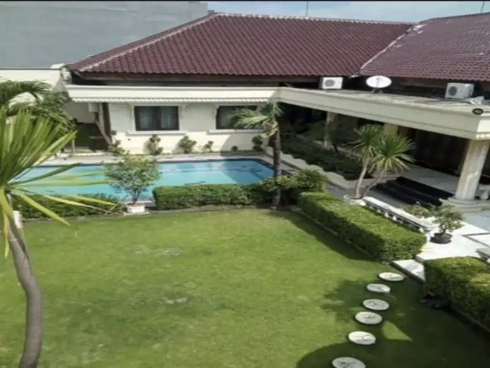 DIJUAL RUMAH KLASIK JEMUR ANDAYANI INCLUDE KOLAM RENANG ASRI CN72
