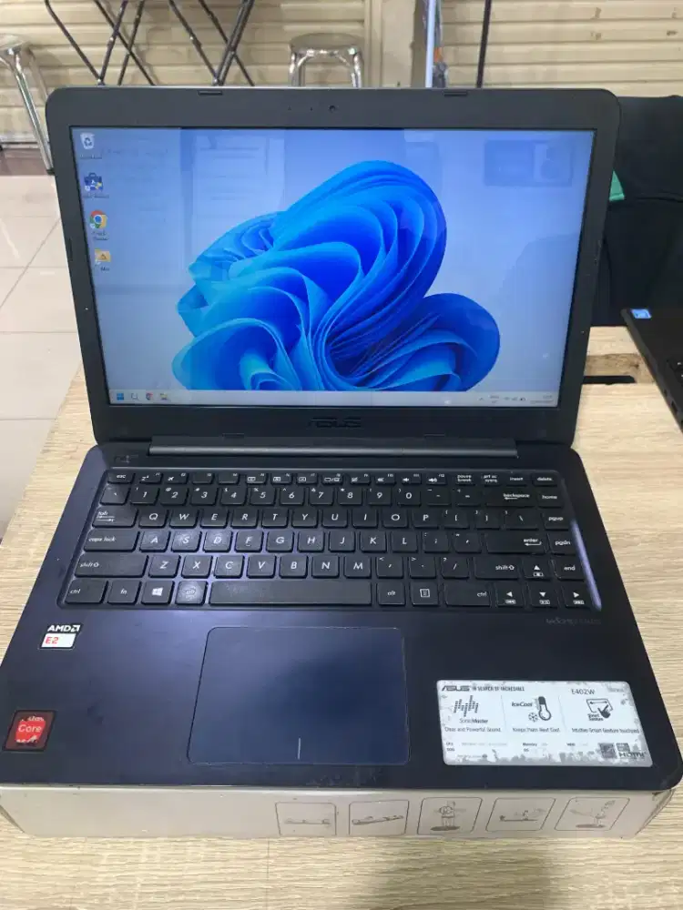 Laptop ASUS E402W 4/500GB