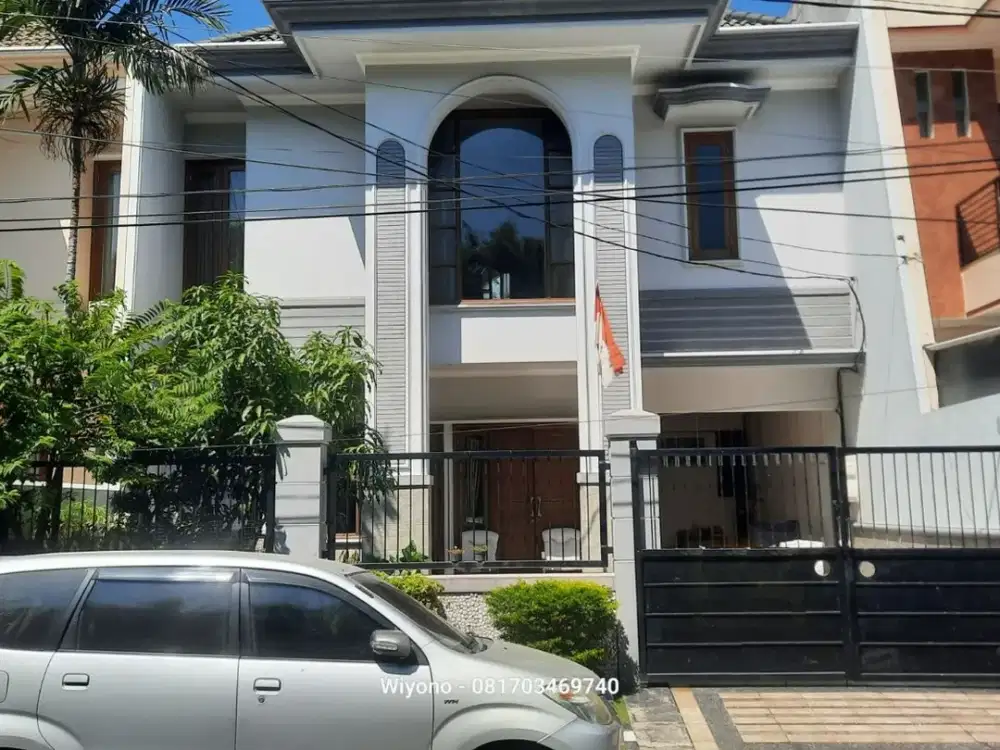 Rumah Babatan Pratama Surabaya Barat Mewah dan Kokoh Berhadapan Dengan Taman Bebas Parkir Tidak Perlu Ribut Dengan Tetangga Lantai Batu Granite