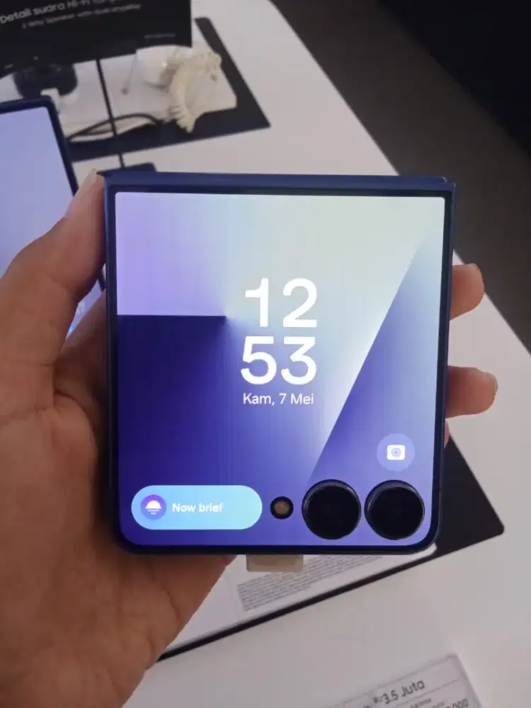 Samsung Galaxy Z flip7 series