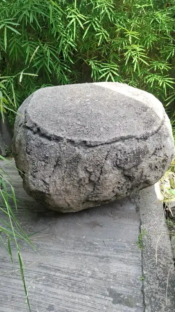Batu cetakan untuk taman ( ada 4 buah) @Rp 75000