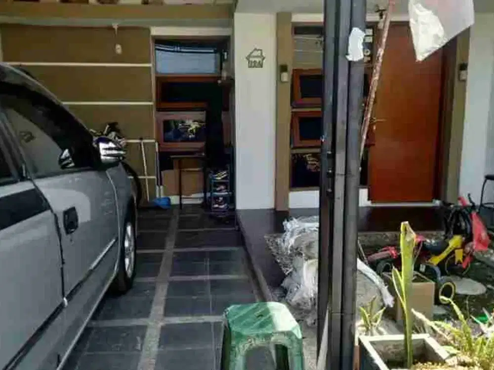 Bismillah, DIJUAL RUMAH TERAWAT DAERAH CISARANTEN SEMI FURNISHED!!!