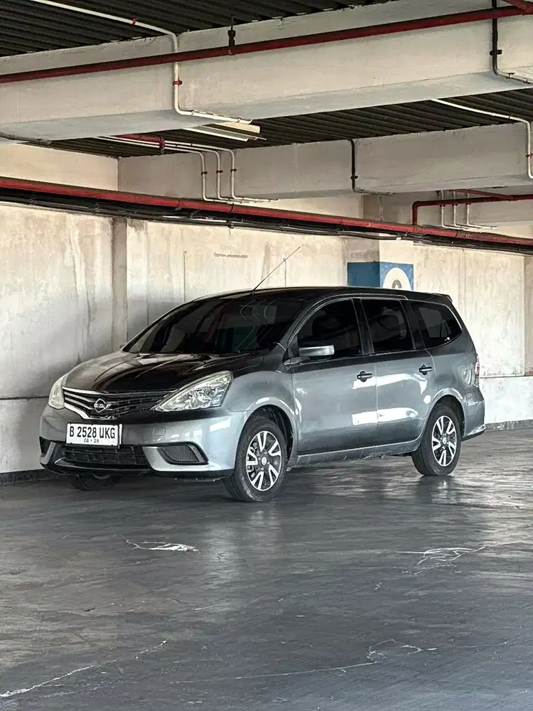 Nissan Grand livina SV Abu-abu 2018 Matic / AT ISTIMEWA BOSS !!