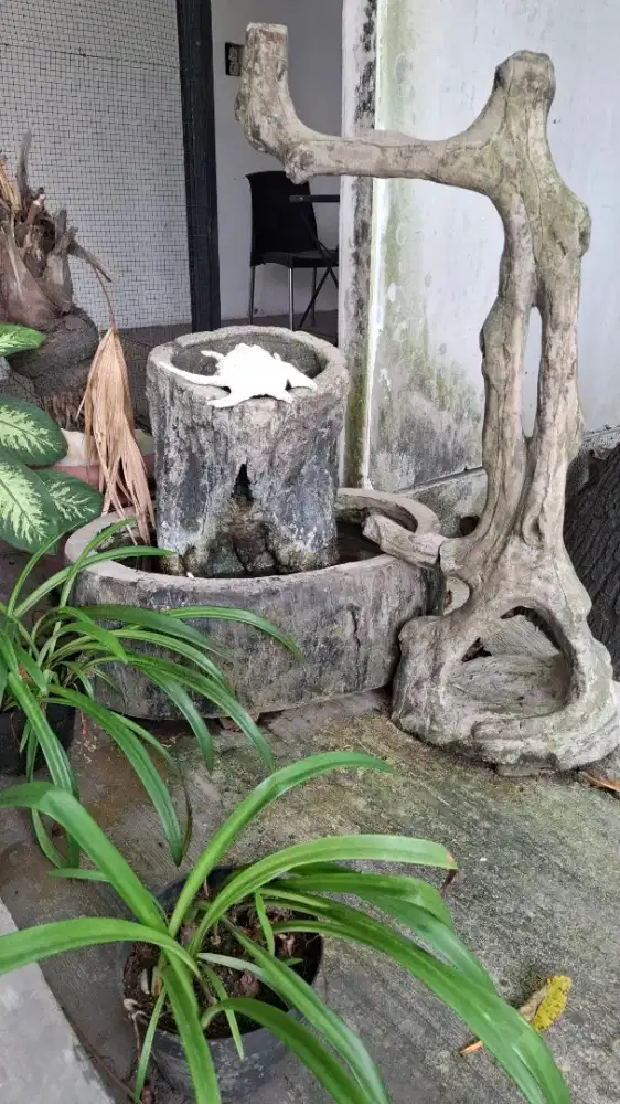 Pot air pancur untuk taman