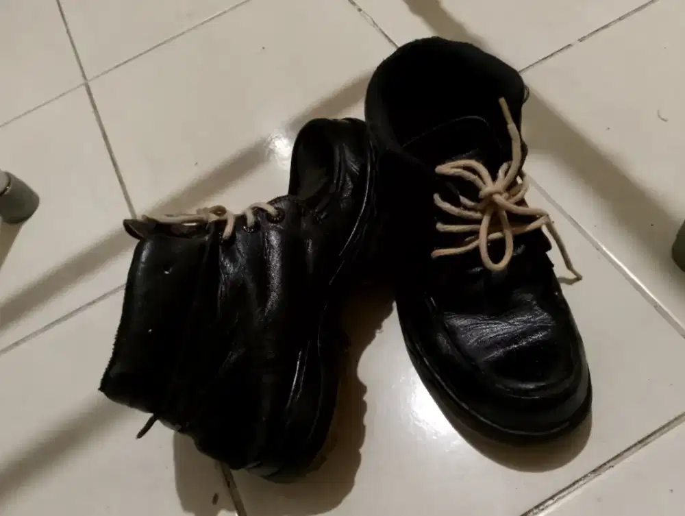 Sepatu Kickers no 39 insole keliling kuat dan aman