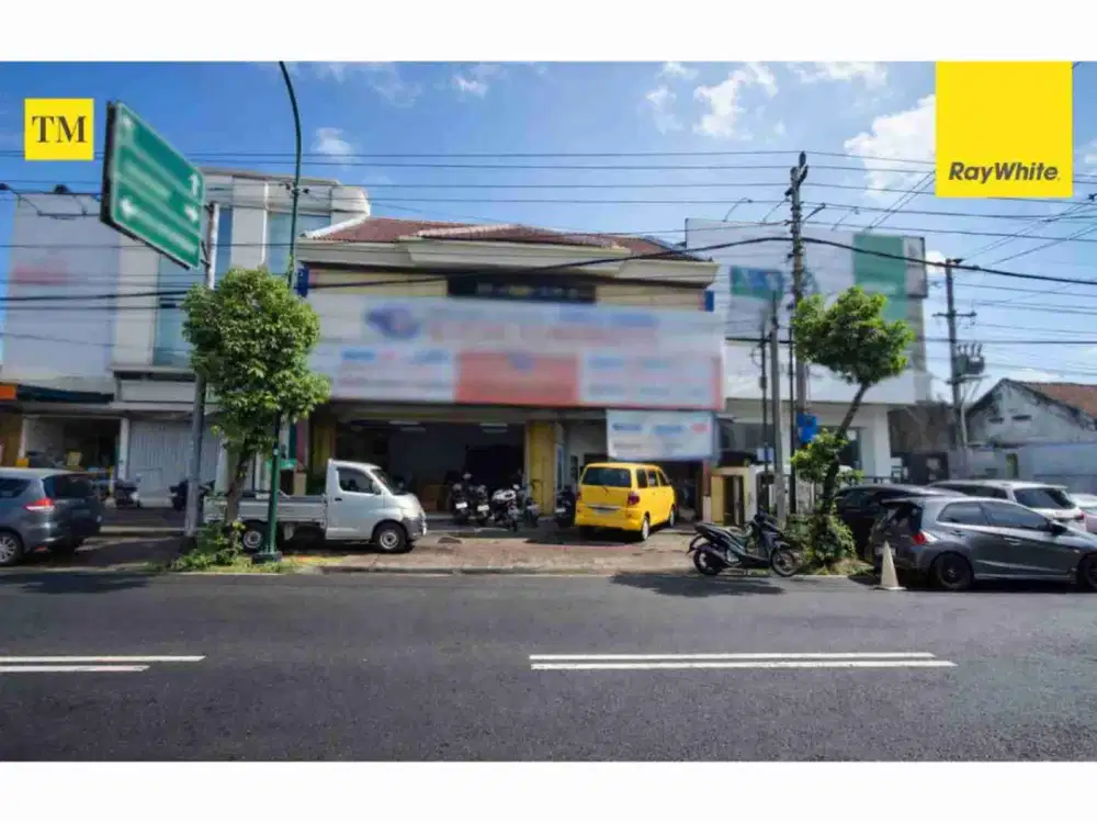 disewakan ruko 2 lantai. lokasi pinggir jalan besar. lingkungan pertokoan.