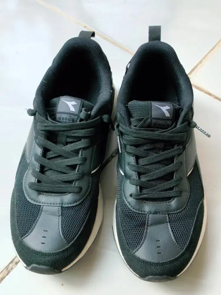 3 Pasang Sepatu Bekas Pemakaian Pribadi