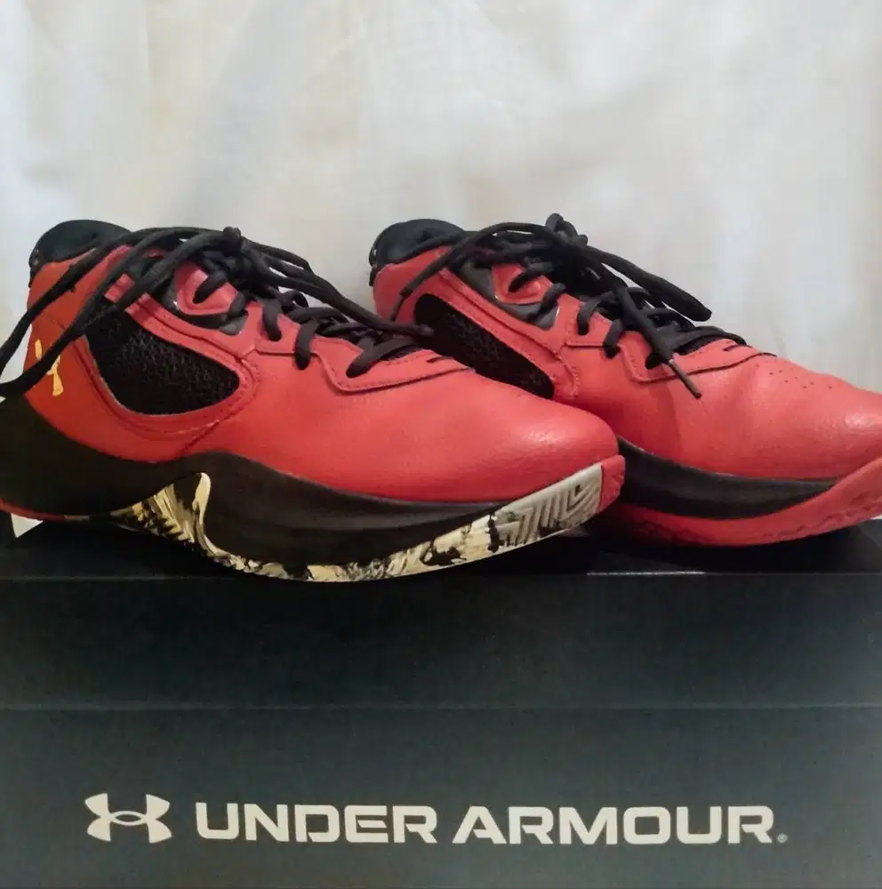 Under Armour UA Lockdown 6 Red Black Original Size 42(26.5cm) Like new