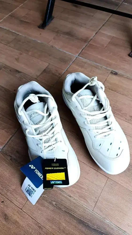 YONEX SHB65 SIZE 40 25.5CM SUPER RINGAN  SIAP CEPAT DIA DAPAT
