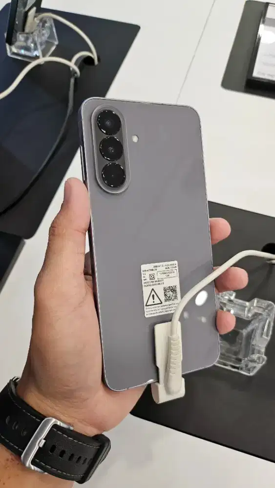 SAMSUNG GALAXY A57