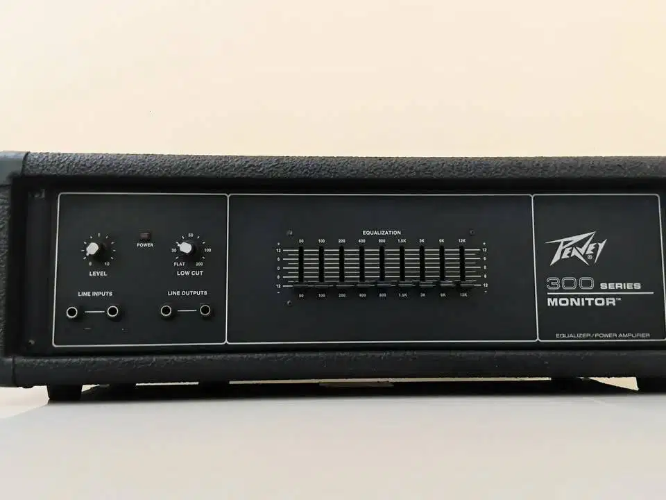PEAVEY-300 CH-MONITOR (made in usa)   PEAVEY-USA-SERIES 300 CH RARE