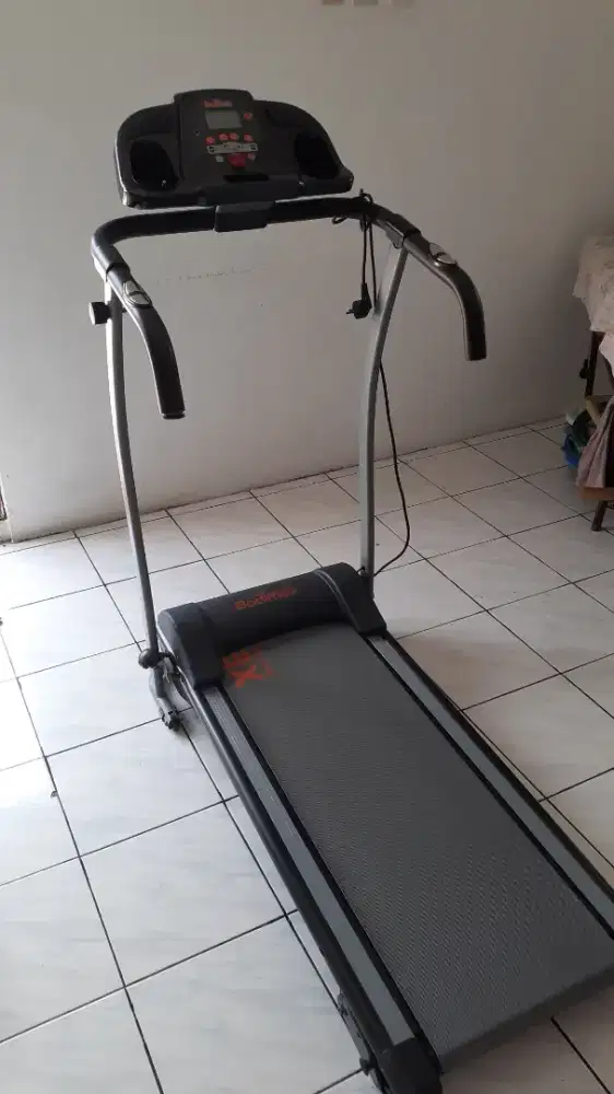 Treadmill elektrik BMAX (siap pakai)+Bonus mini stepper.