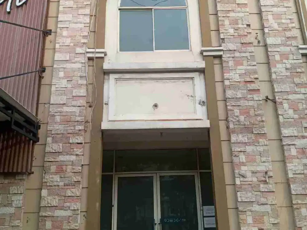 Dijual Ruko 4 Lt 4,5 x 15 m2 di Green Lake City depan lgs jalan raya, cocok untuk bisnis office, cafe, online dll, unfurnished, Limited Edition, survei & nego yuk!!