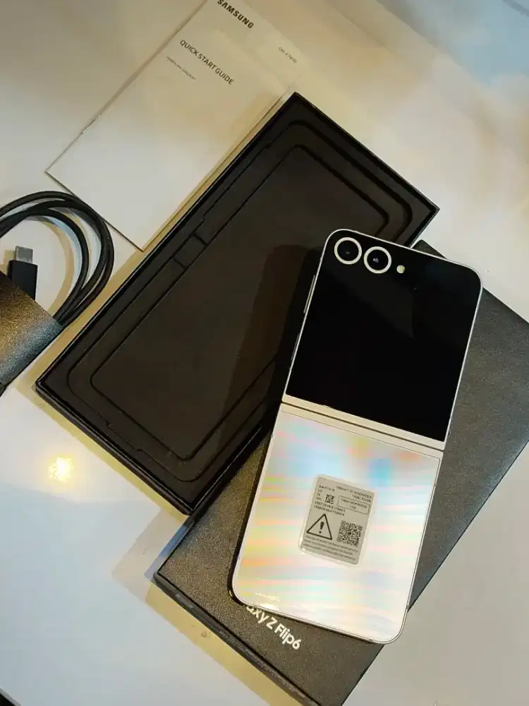 Samsung Galaxy Z Flip 6 12/512GB Silver RESMI INDONESIA