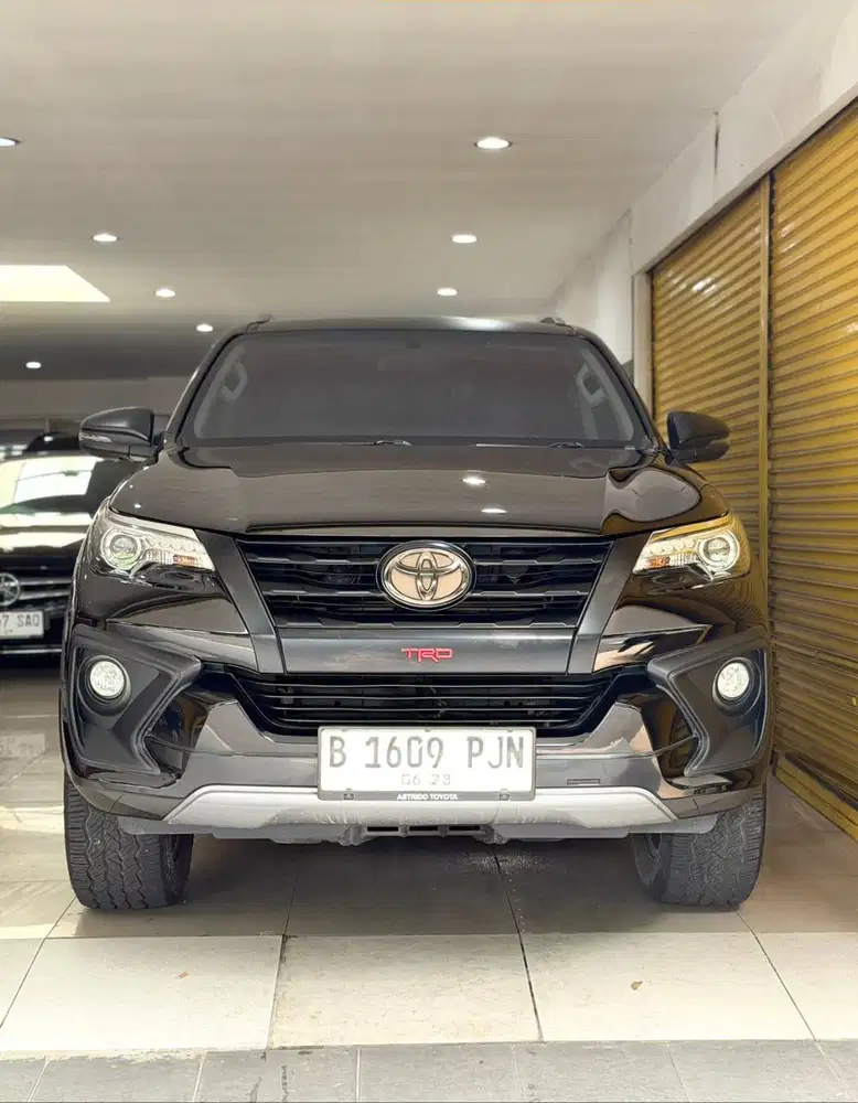Toyota Fortuner VRZ TRD Diesel 2018 June Automatic Hitam Vieta Motor