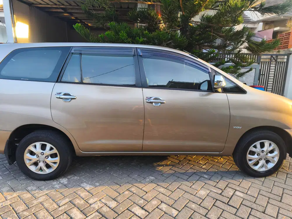 Toyota Kijang Innova Bensin