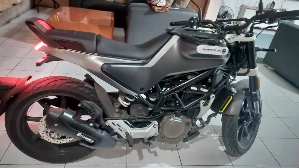 Husqvarna Svartpilen 250