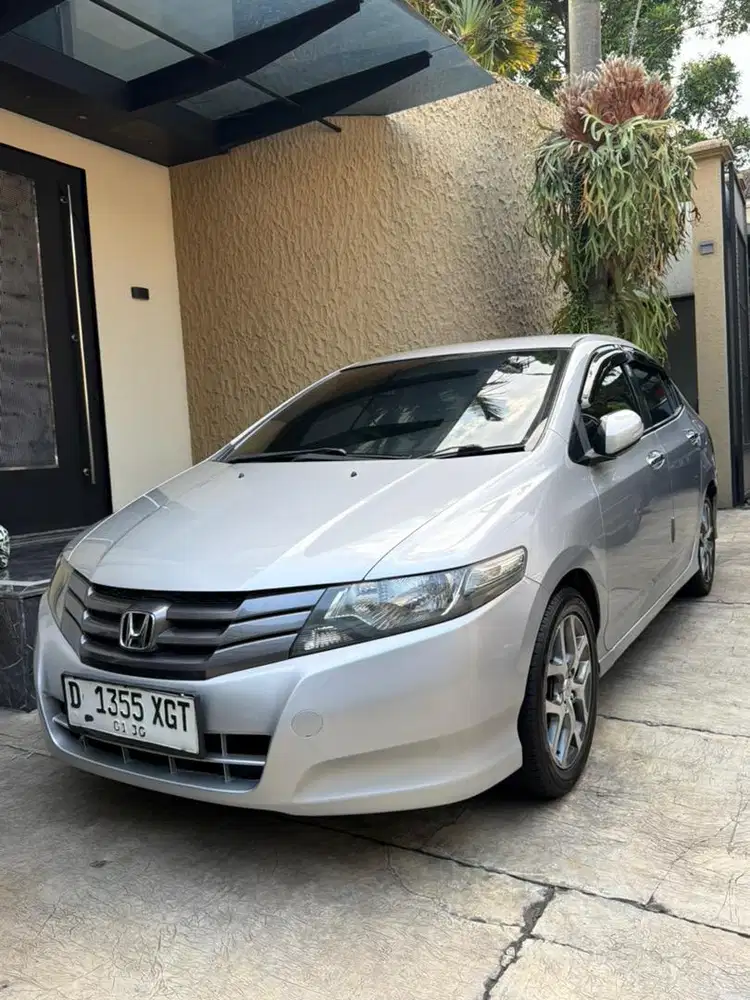 Honda city e at 2009 silver