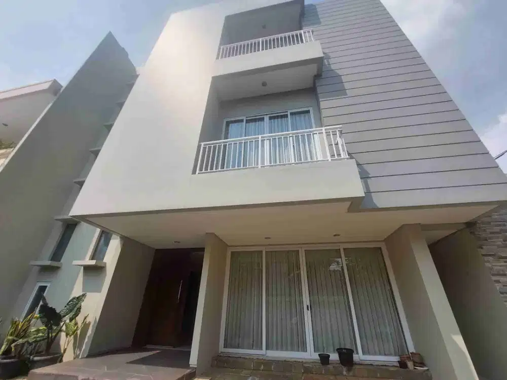 Dijual Rumah mewah 3 lantai