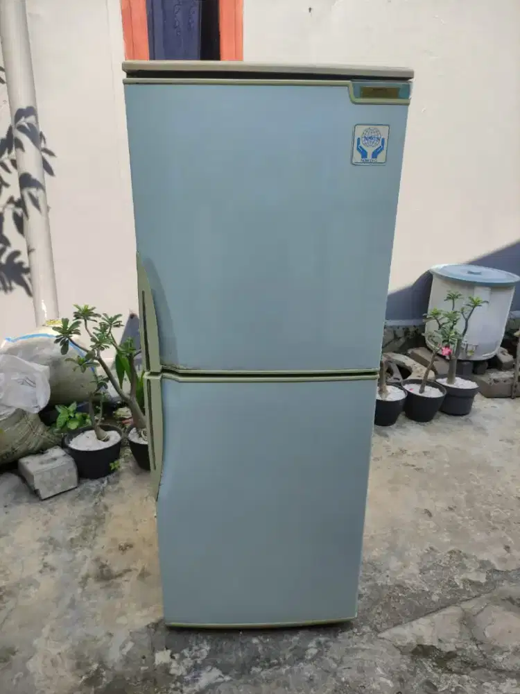Kulkas sanken 2 pintu