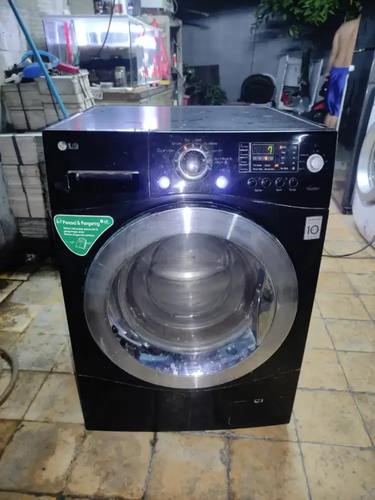 Mesin cuci front loading LG 10 KG