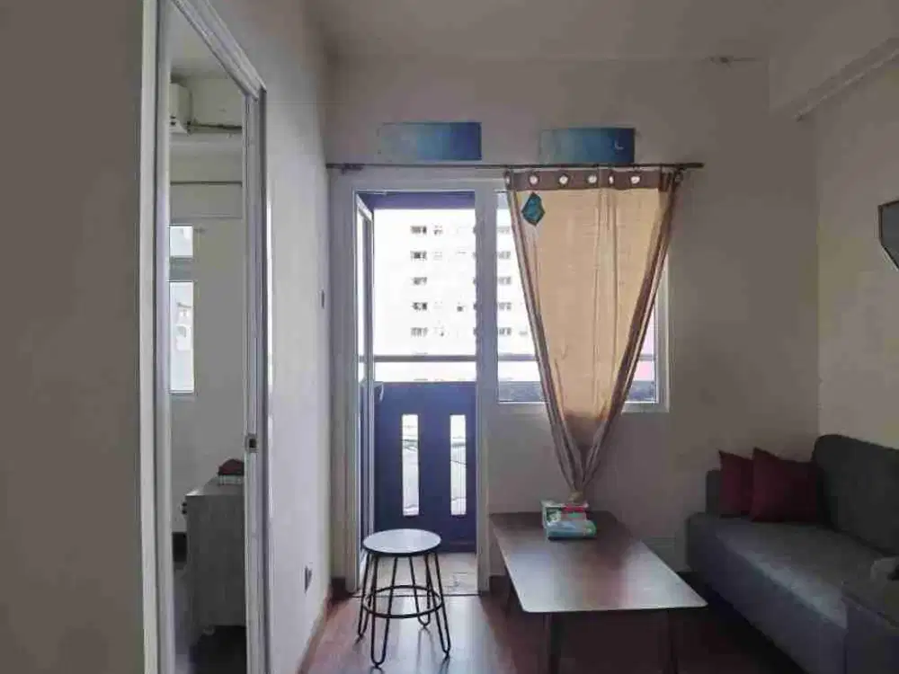 Sewa Pertahun Dekat Kampus! 2BR Green Pramuka City Semi Furnished & Free IPL