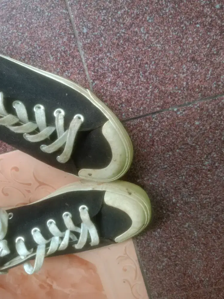 SEPATU SNEAKERS KANVAS