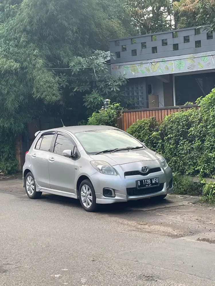 Toyota Yaris E AT 2012