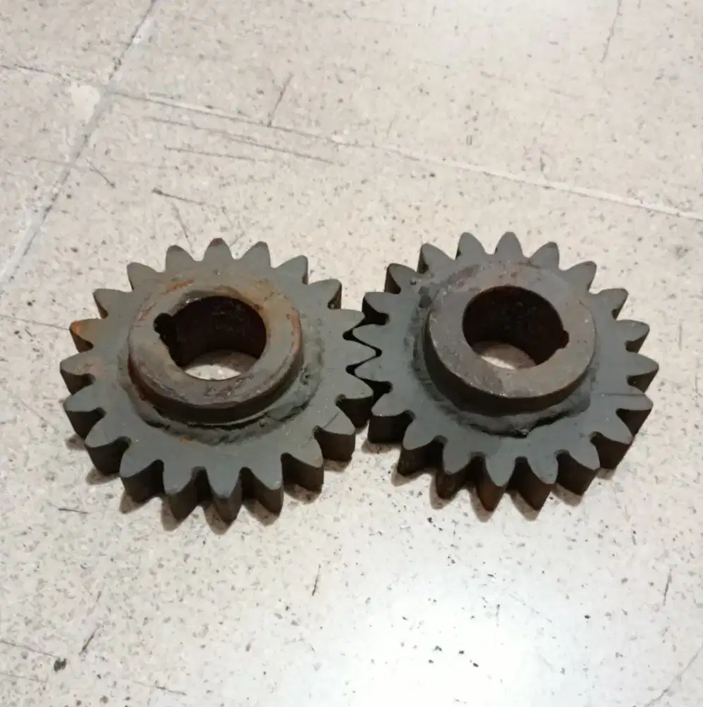 Gigi Aduan Gear Besi Baja Mesin Roll