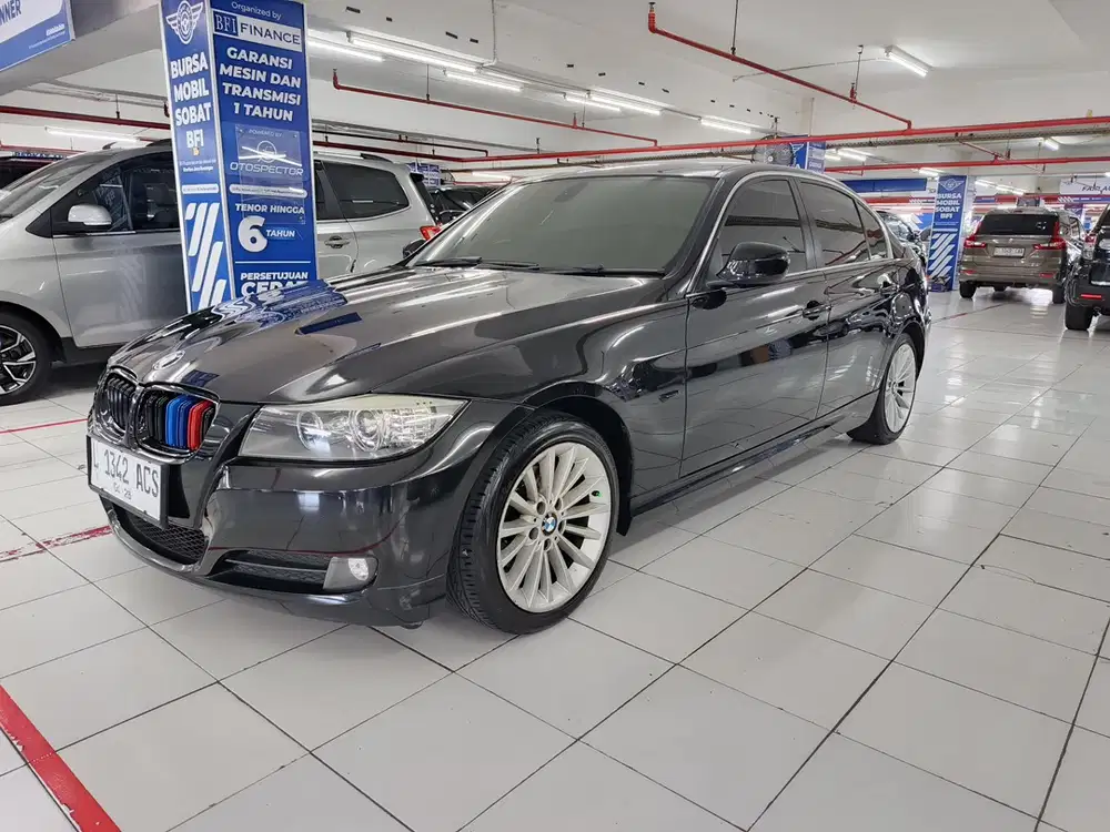 BMW 320i 2011 Bensin