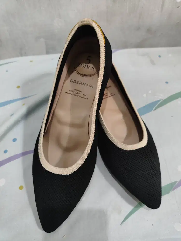 SEPATU WANITA OBERMAIN BARU SEKALI PAKAI