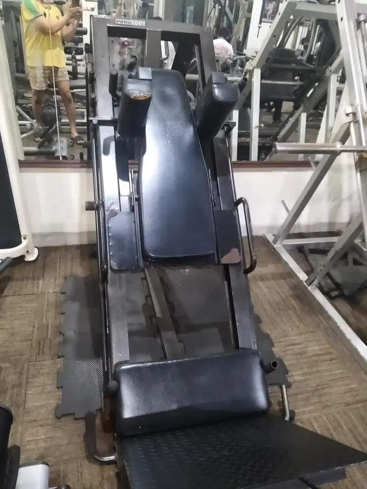 Alat Hack Squat & Leg Press