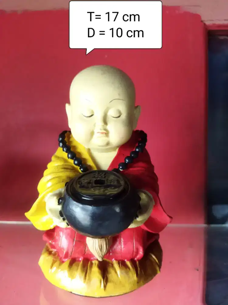 Patung biksu kecil
