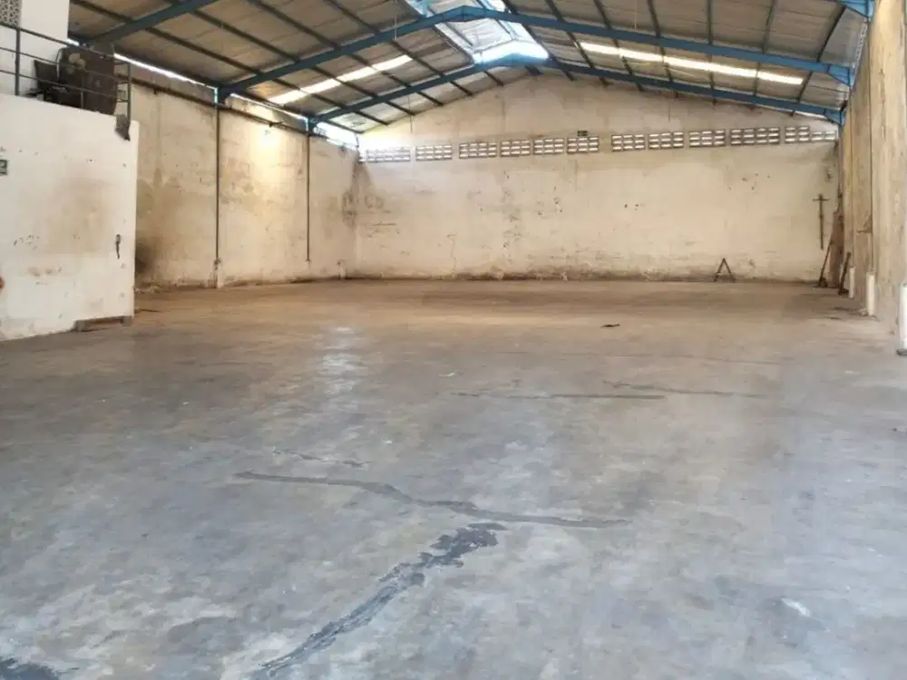 Gudang Lidah Wetan Strategis • Siap Pakai • Ada Kantor