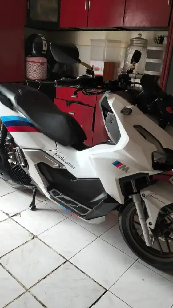 Honda Adv 160 Abs putih
