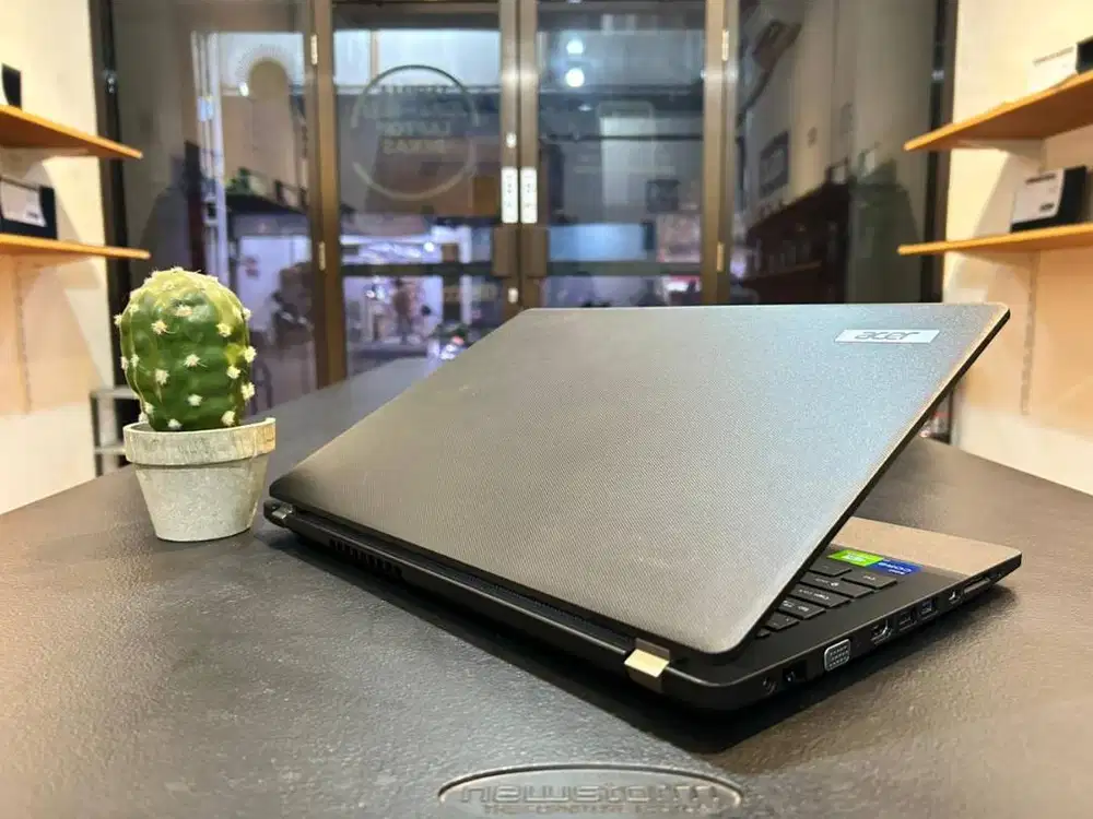 ACER TRAVELMATE P214 // CORE i7 // RAM 16 // SSD 512 // NVIDIA MX330 (