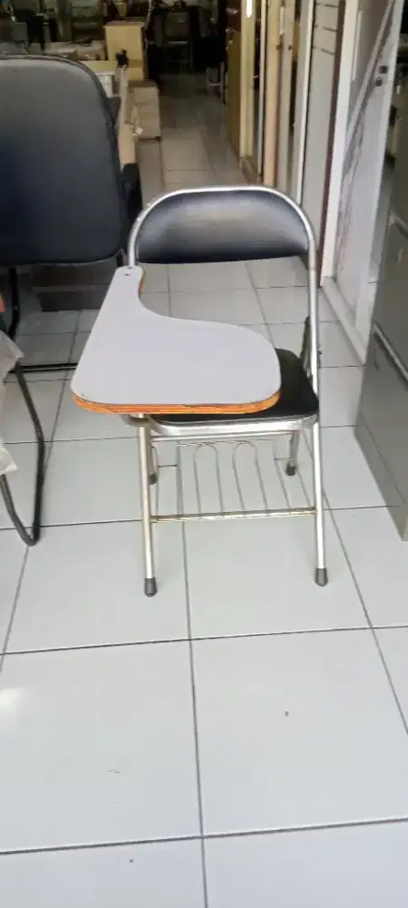 Kursi lipat kuliah