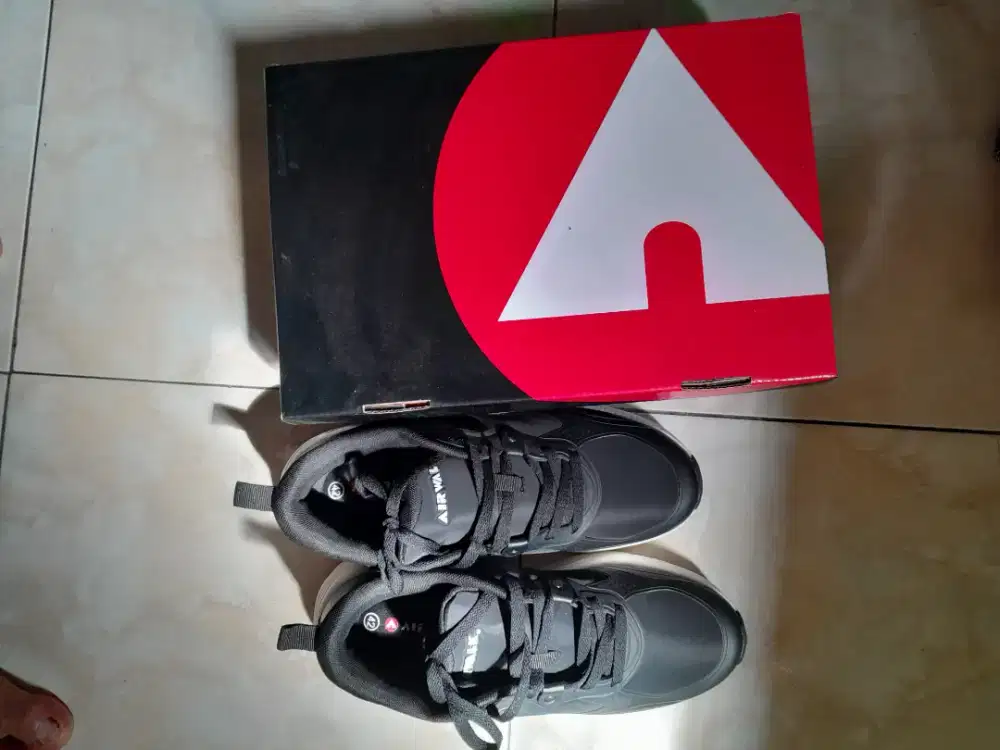 Sepatu air walk