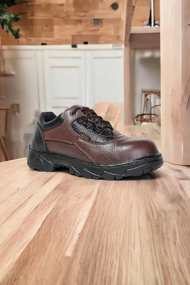 Flash sale Sepatu safety tidak panas Purwakarta