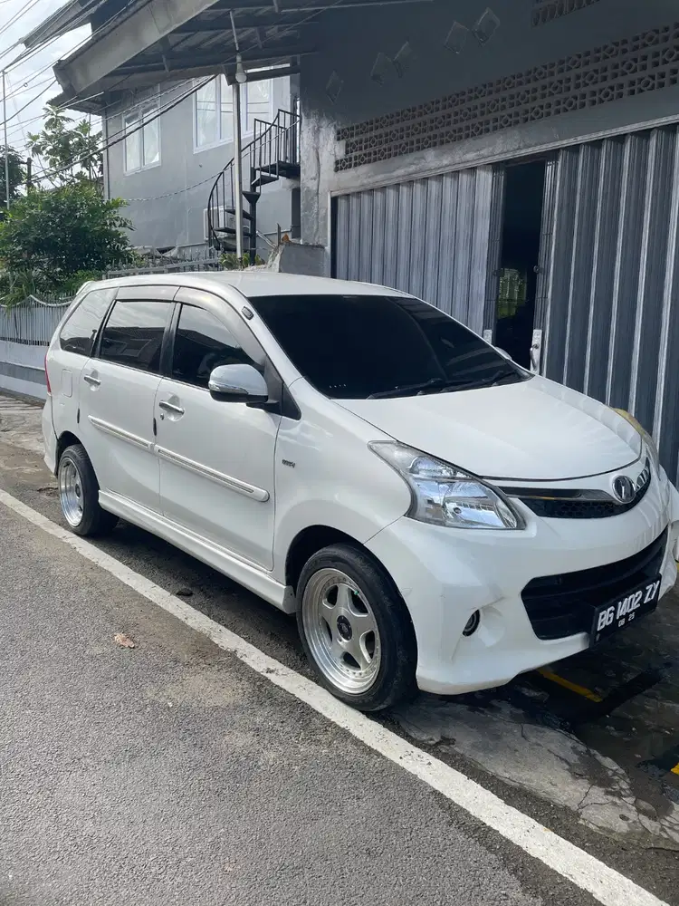 Dijual Toyota Avanza Veloz 1.5 automatic Terawat pakaian Pribadi