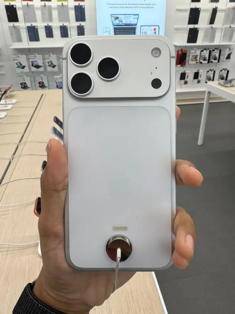 IPhone 17 Pro Max 256gb Silver bisa cicilan tanpa CC. iBox Paragon
