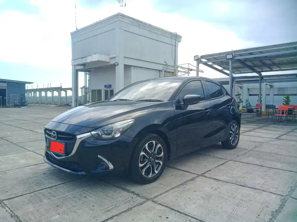 MAZDA 2 R SKYACTIVE 1.3 AT THN 2017
