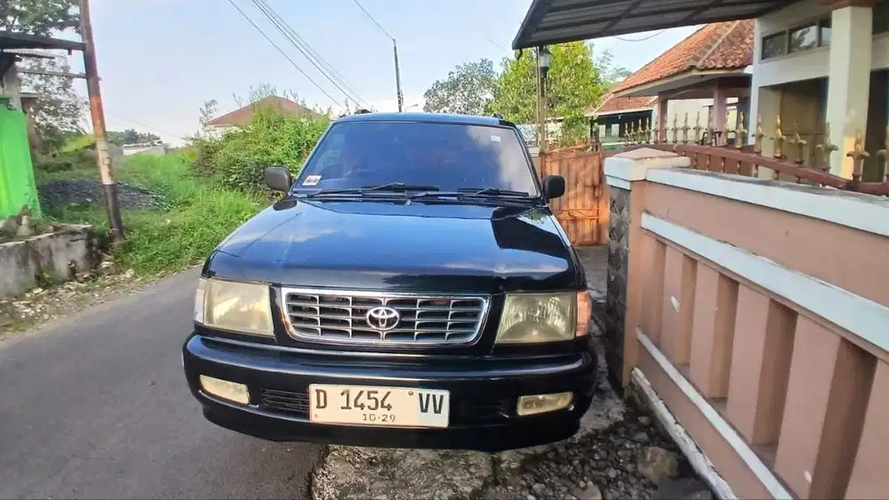 Dijual Toyota Kijang LGX 1.8 EFI 2002 Hitam Orisinal - Siap Pakai Luar