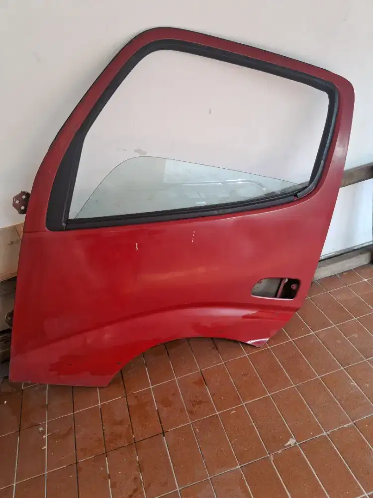 Jual pintu sebelah kiri toyota Dyna berikut kaca pintu &rel masih baik