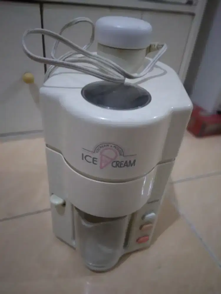 Ice cream maker Sanyo