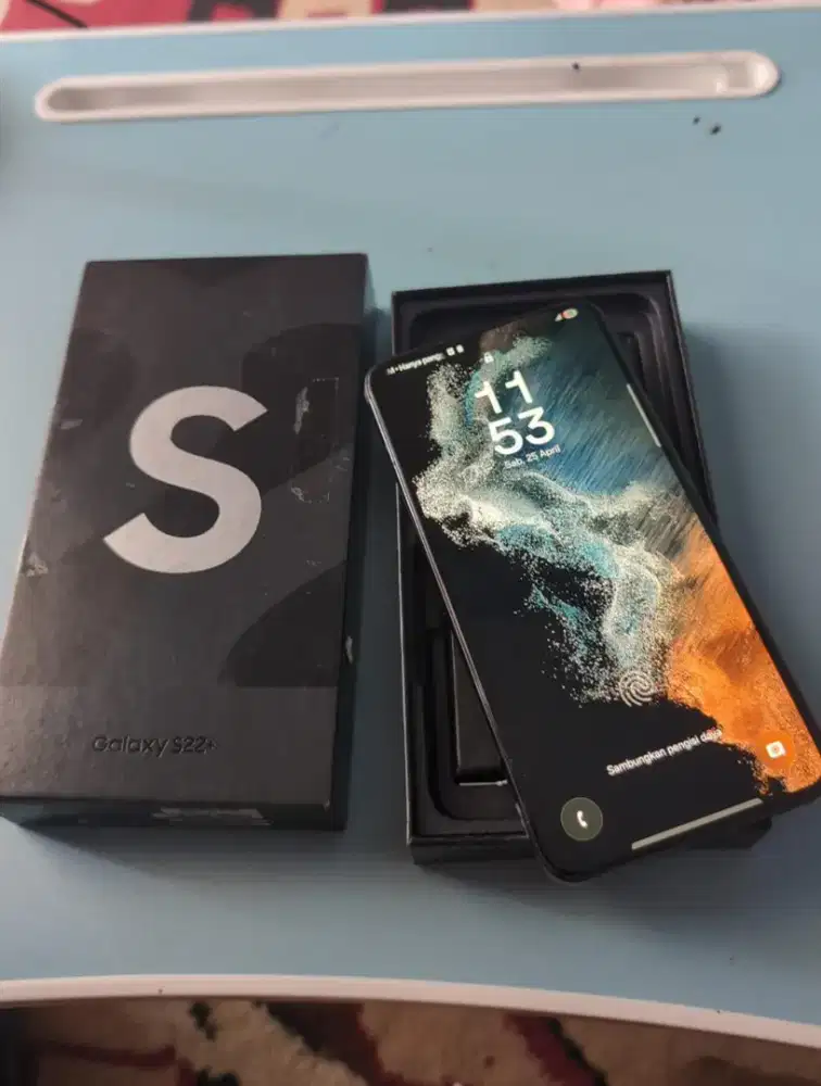 Samsung s22+ 8/256