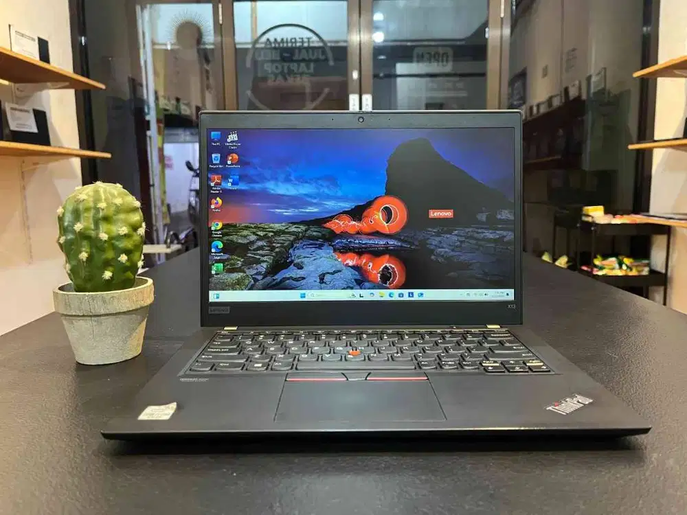LAPTOP LENOVO THINKPAD X13 // RAM 8GB // SSD 256GB