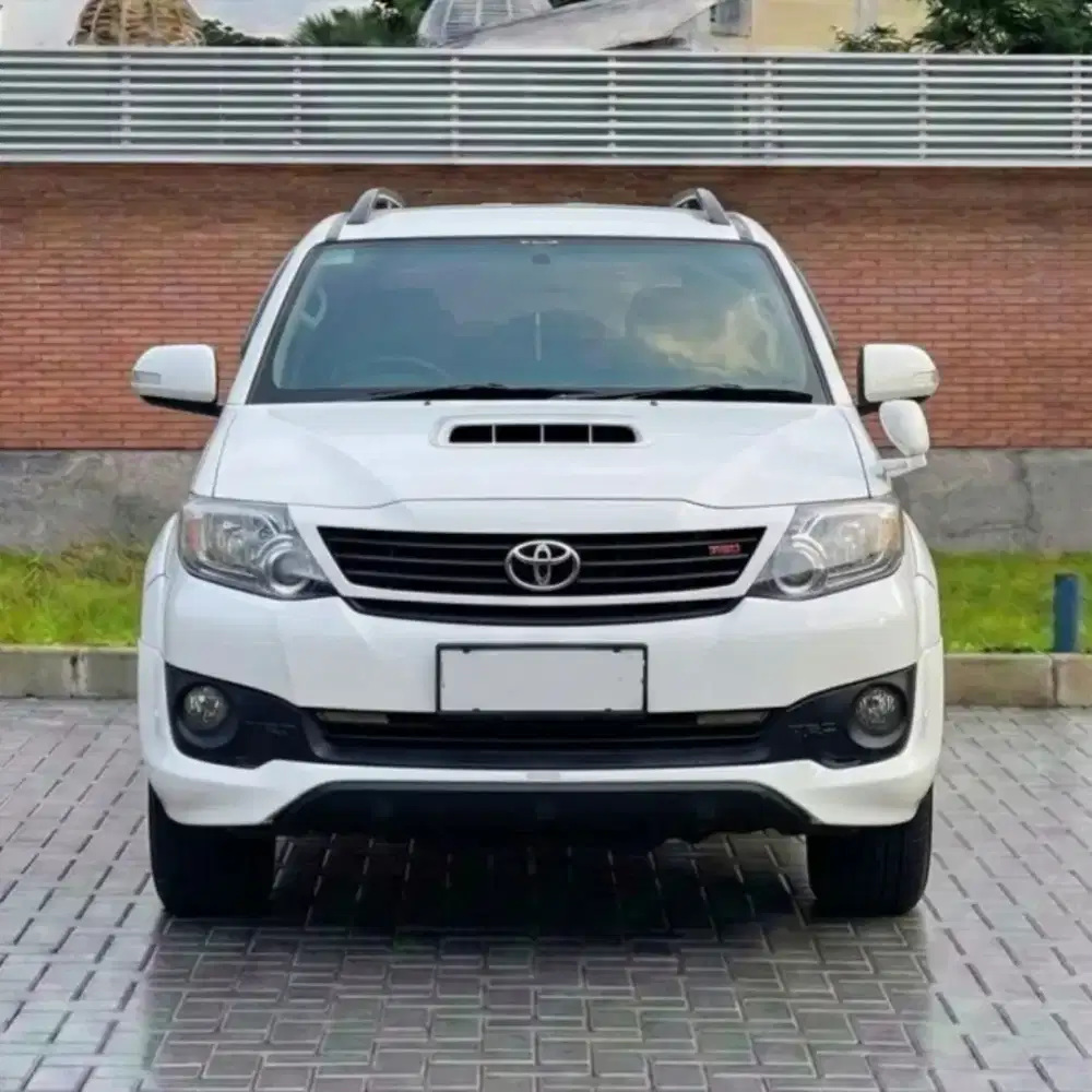 FORTUNER VNT TRD AT 2014 KM RENDAH GARANSI MESIN TRANSMISI NO MINUS